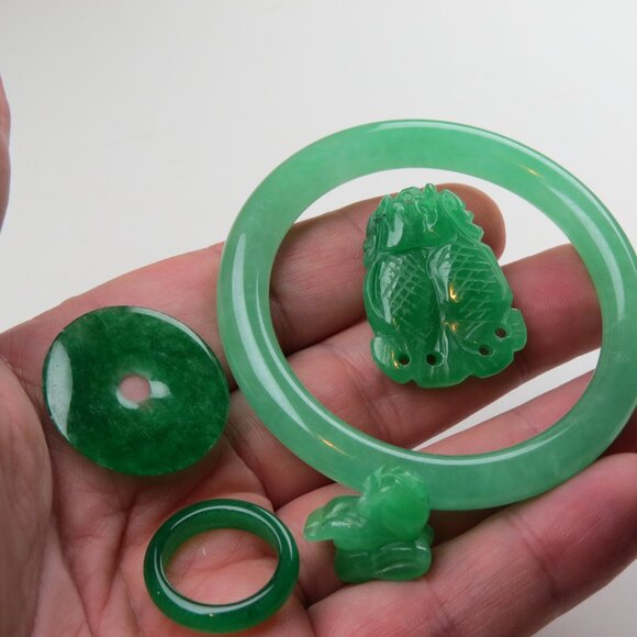 Jade Bangle & Ring & 3 carved pendent Lot Sale. - Picture 12 of 12